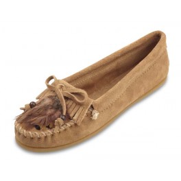 Moccasin mit Perlen und Federn
