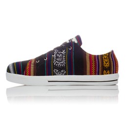 Sneakers aus Peru, "Blackbird"