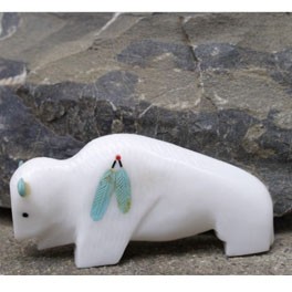 Zuni Krafttierschnitzerei Bison aus Alabaster