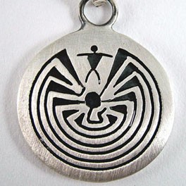 Kleines Amulett Labyrinth "Man in the Maze"