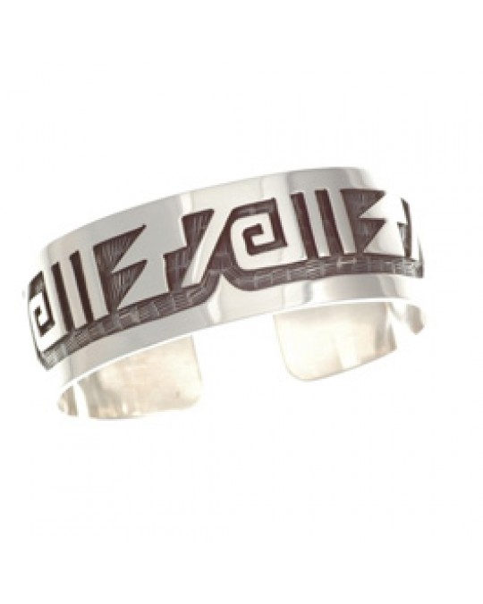 Breiter Armreif Ornamentik