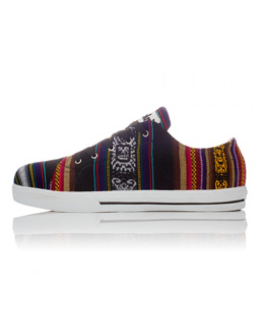 Sneakers aus Peru, "Blackbird"