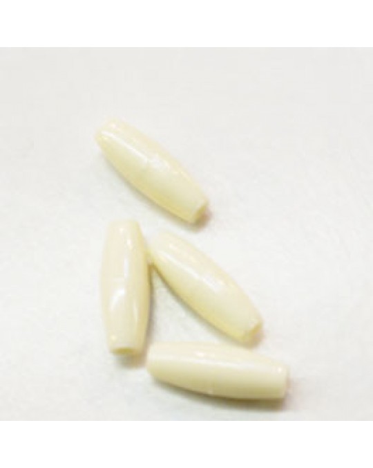 Plastikperlen in Knochenform
